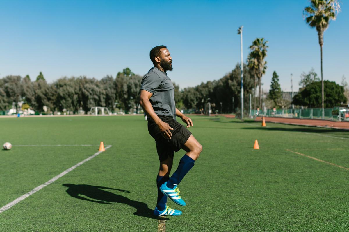 Estiramientos en fútbol: guía para mejor flexibilidad y rendimiento